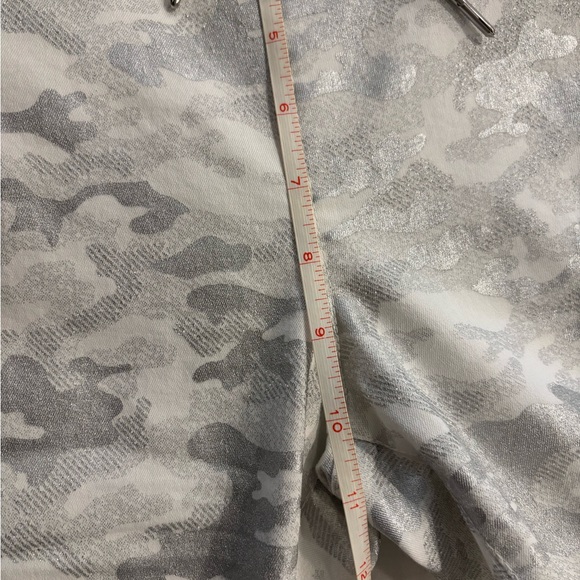 Bevy Flog Sheli Drawstring Jogger White Silver Camo Size 25 BNWT - Picture 6 of 9